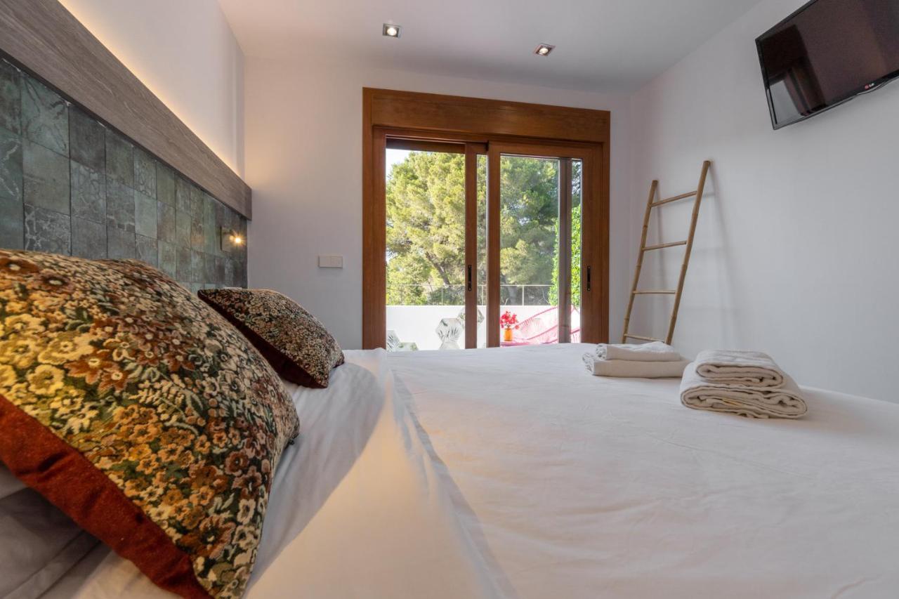 Hostal Restaurante Pou Des Lleo Sant Carles de Peralta Zewnętrze zdjęcie