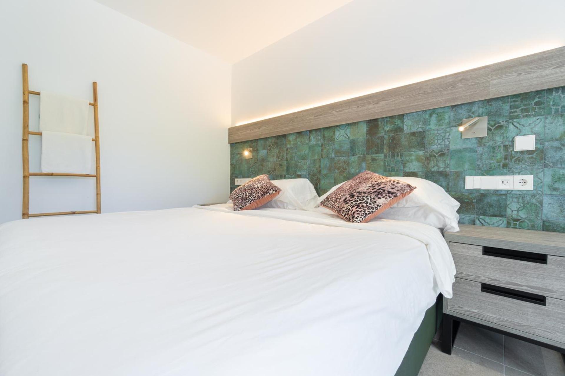 Hostal Restaurante Pou Des Lleo Sant Carles de Peralta Zewnętrze zdjęcie